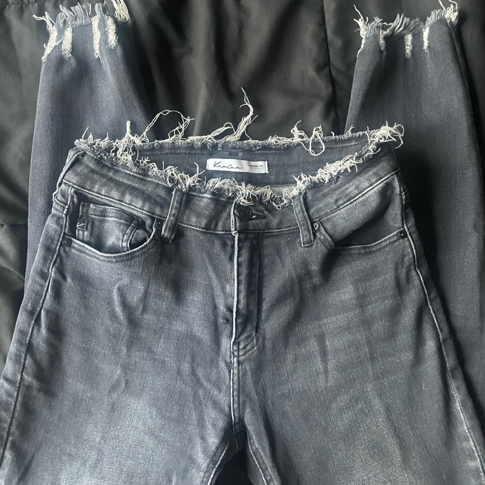 Frayed grunge gray skinny jeans